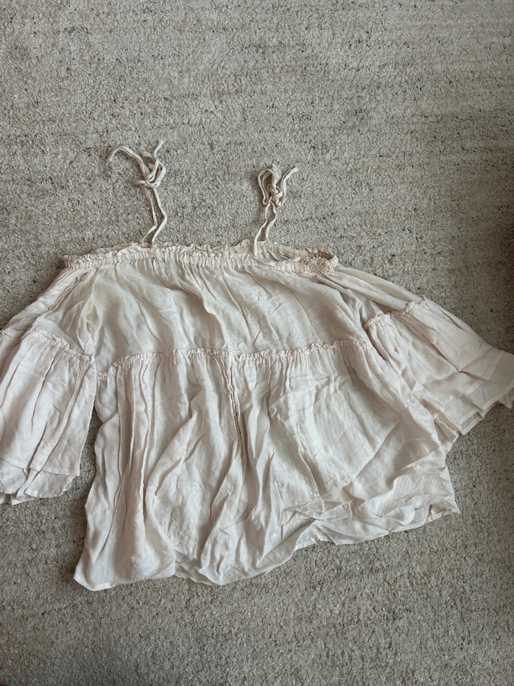 Off the shoulder light pink shirt with shoulder strap ties